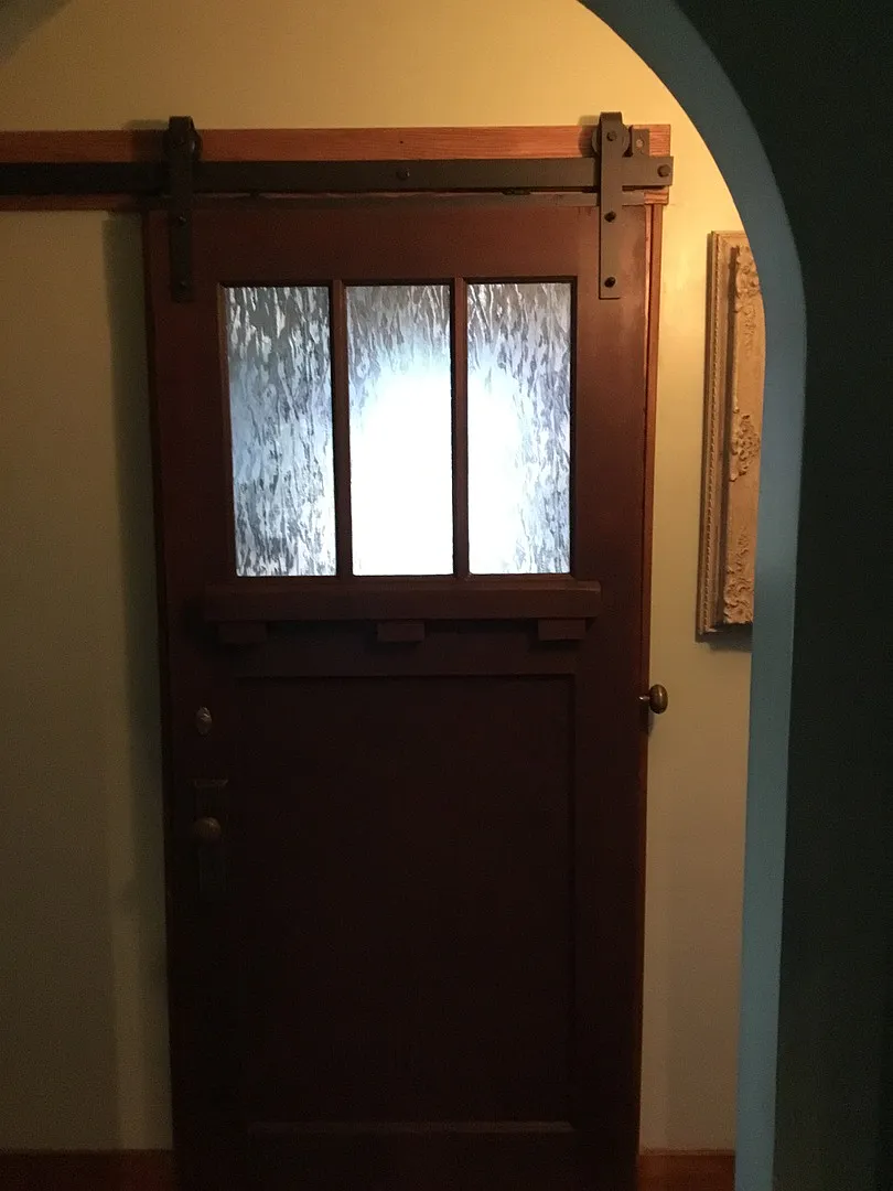 Rustic barn door with SXHE-39 Clear Feathered textured glass film on three upper panes